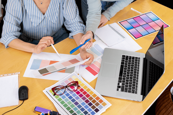 Visuel d'un accompagne en graphisme